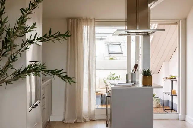 Som forlenger oppholdsrommet har du tilgang på en fantastisk takterrasse.