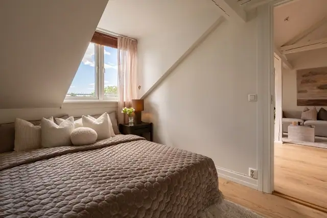 Herfra kan du nyte flott utsikt over Oslo by og mot Oslofjorden, samtidig som rommet ligger skjermet uten innsyn.