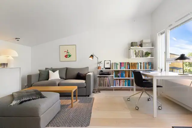 Loftsstuen fungerer ypperlig som TV-stue, hjemmekontor, ungdomssone eller ekstra soverom.