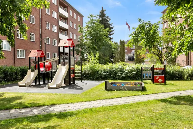 Her er det lekeplass, koselige sittegrupper og frodige gressplener som inviterer deg og dine til å nyte koselige sammenkomster.