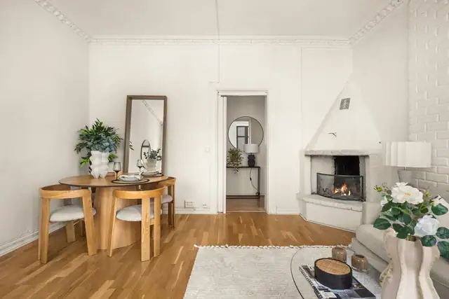 Leiligheten har en naturlig planløsning med god arealfordeling og funksjonelle rom.