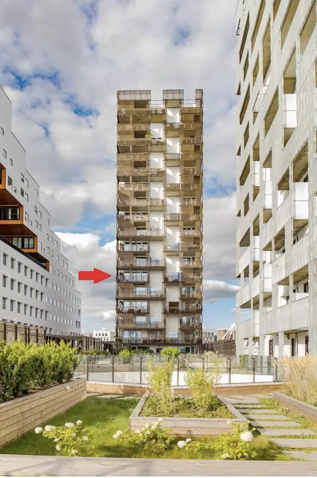 Fasaden sett fra takterrassen i 4. etasje.