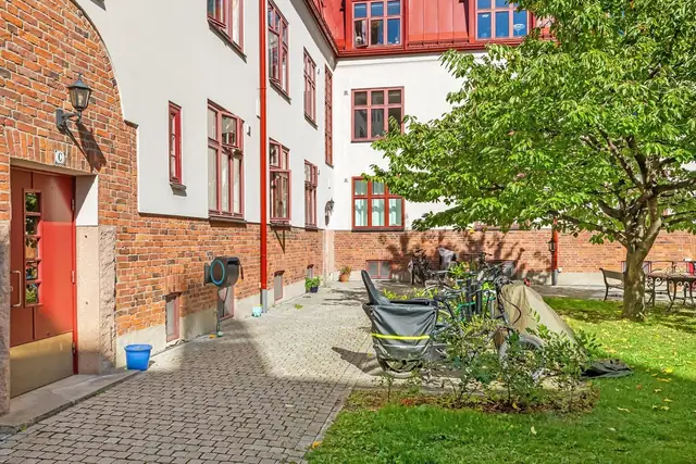 Bakgården ble rehabilitert i 2020.