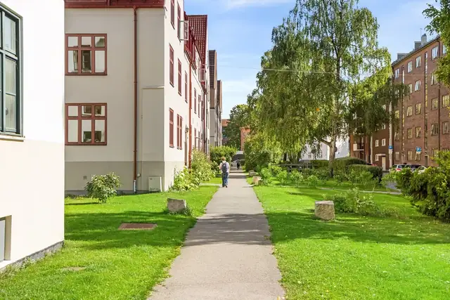 Her bor du sentralt med kort vei til "alt" du trenger i hverdagen.