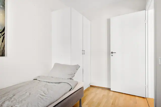 Leiligheten har balansert ventilasjon som sørger for et godt inneklima.