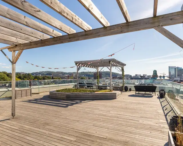Sameiet byr på en felles takterrasse med gode solforhold hele dagen.