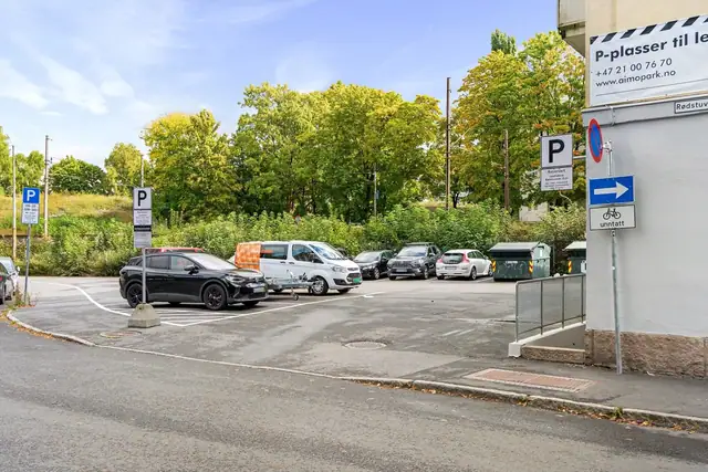 Mulighet for leie av parkeringsplass via Aimo Park. Borettslaget har ikke egne plasser.