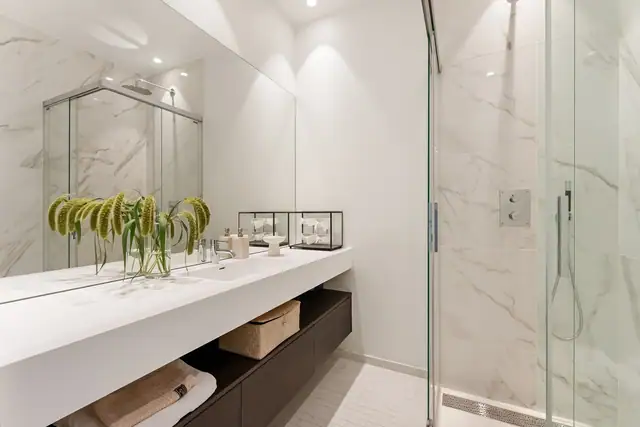 Flott og moderne en-suite bad tilhørende soverom 3.
