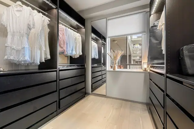 Soverom 3 er i dag brukt som walk in garderobe