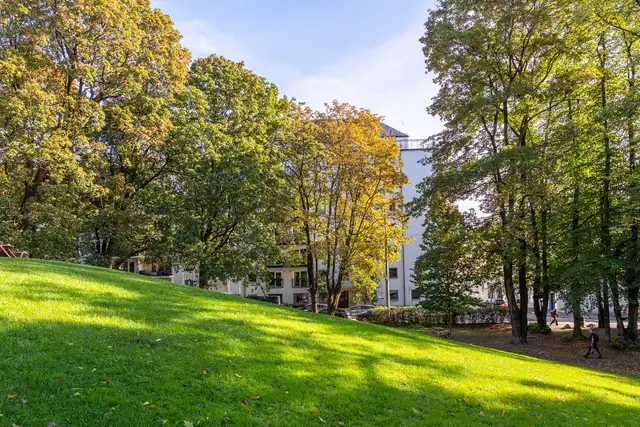Observatoriegata ligger i et attraktivt og sentralt område i Vika med kort avstand til Aker Brygge, Tjuvholmen, sentrum, Solli Plass og Frogner.