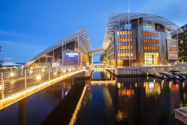 Her bor man virkelig i rolige og grønne omgivelser, med øyeblikkelig nærhet til byliv, sjø og kulturtilbud.