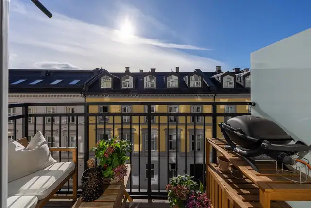Balkongen vender mot sydvest og vil garantert bli et ekstra oppholdsrom.